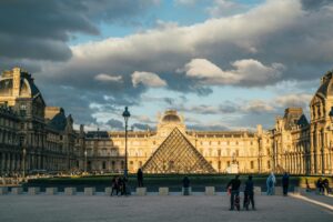 Are Tourist traps Worth it - Louvre Paris France