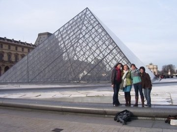 How My First Trip to Paris Changed the Way I Travel Forever - louvre